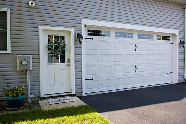 24/7 Emergency Garage Door Panel Replacement experts in Hayti, MO